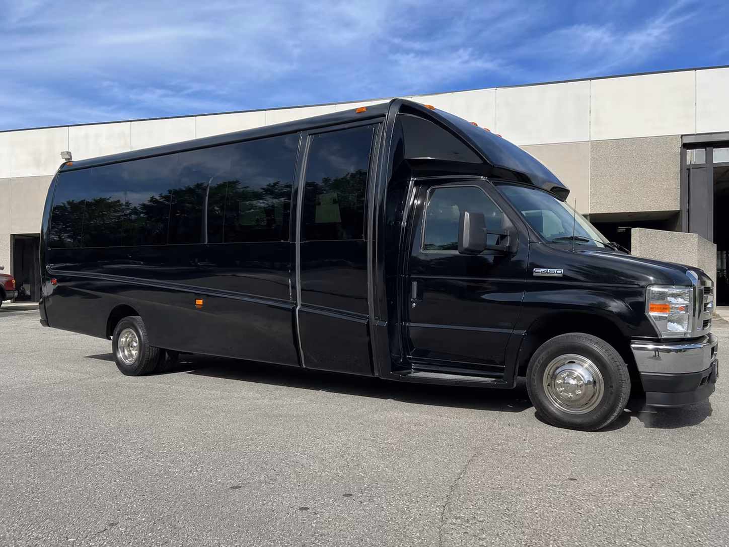 minibus rentals to whispering oaks winery and sand springs wine country